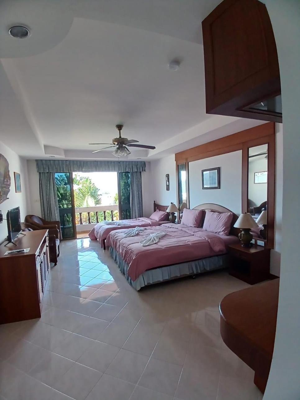 Aksarai Hotel Patong Extérieur photo