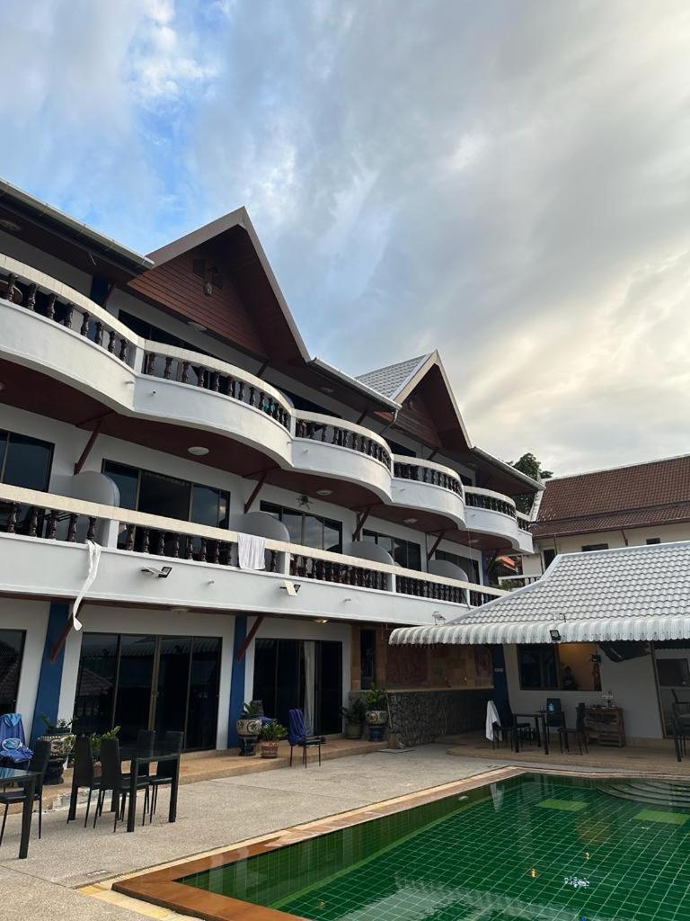Aksarai Hotel Patong Extérieur photo