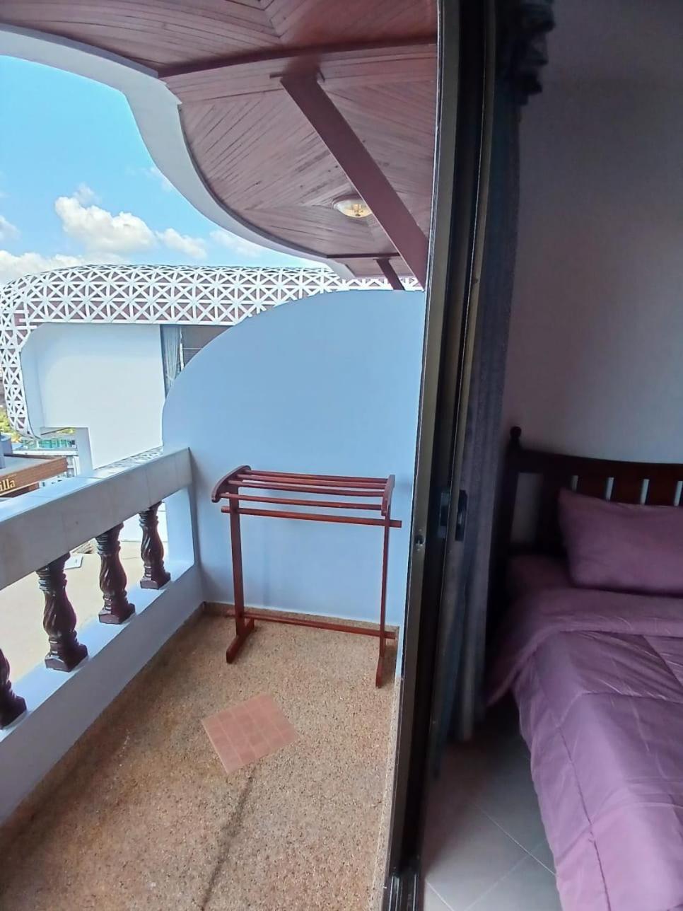 Aksarai Hotel Patong Extérieur photo