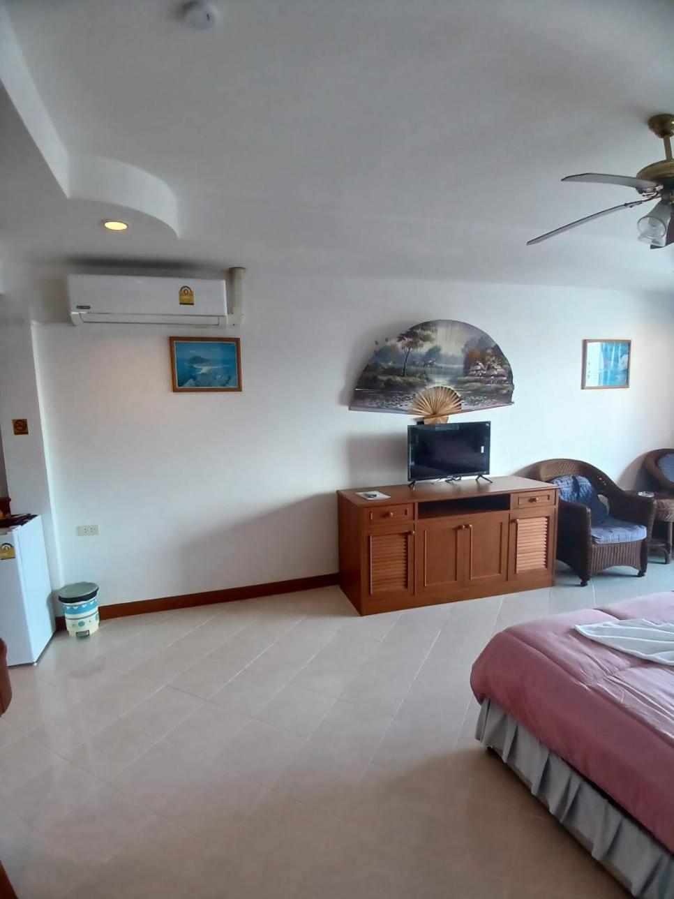 Aksarai Hotel Patong Extérieur photo