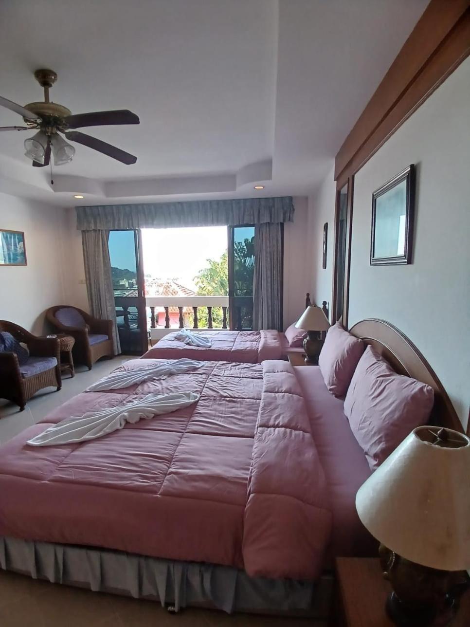 Aksarai Hotel Patong Extérieur photo