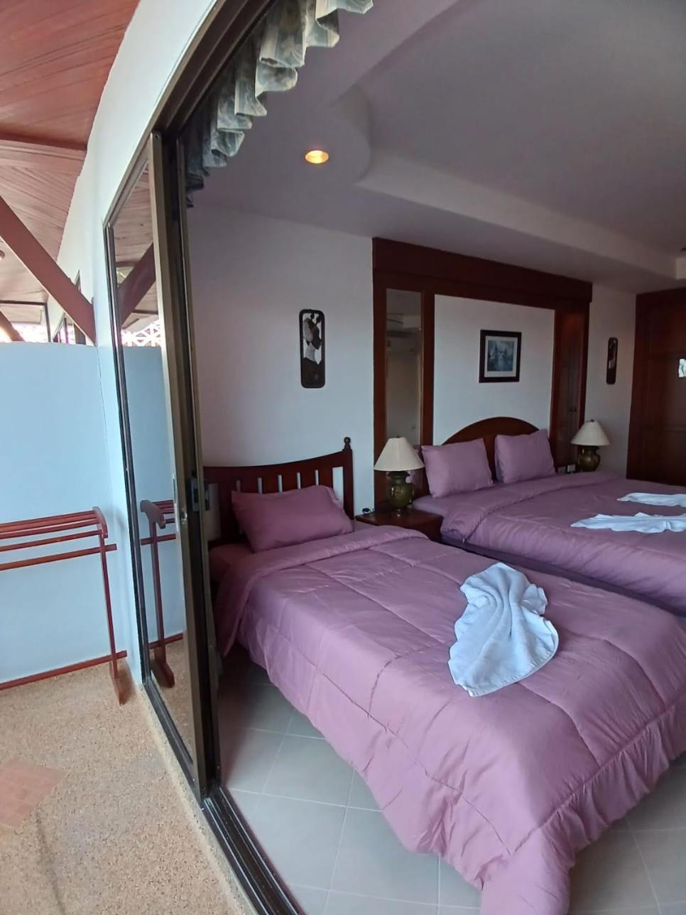 Aksarai Hotel Patong Extérieur photo