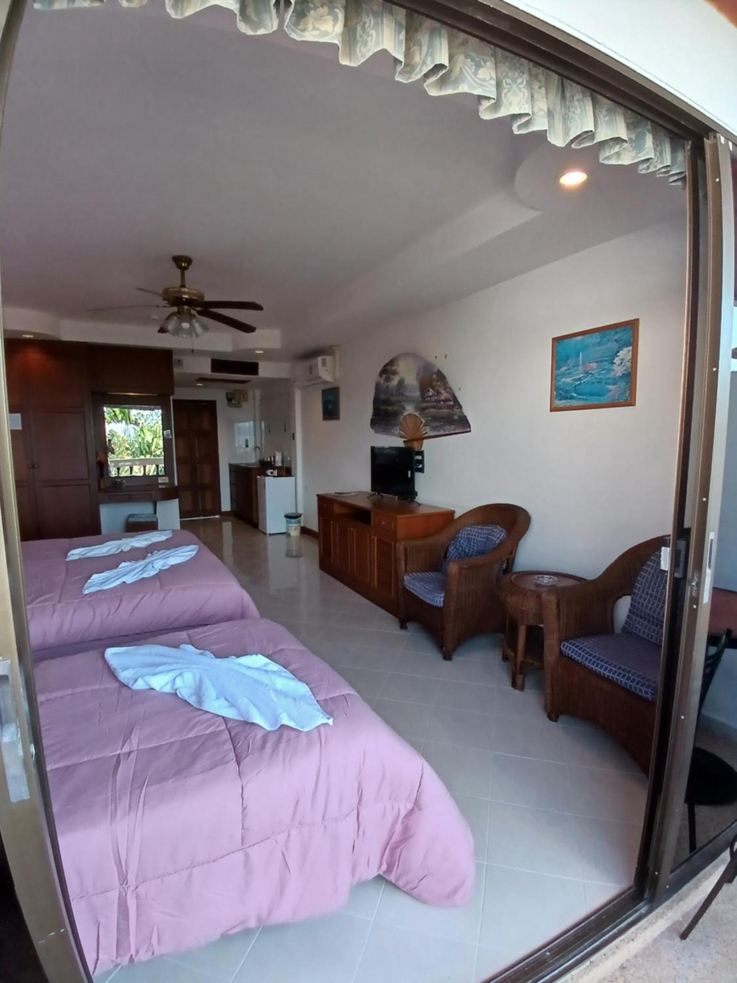 Aksarai Hotel Patong Extérieur photo