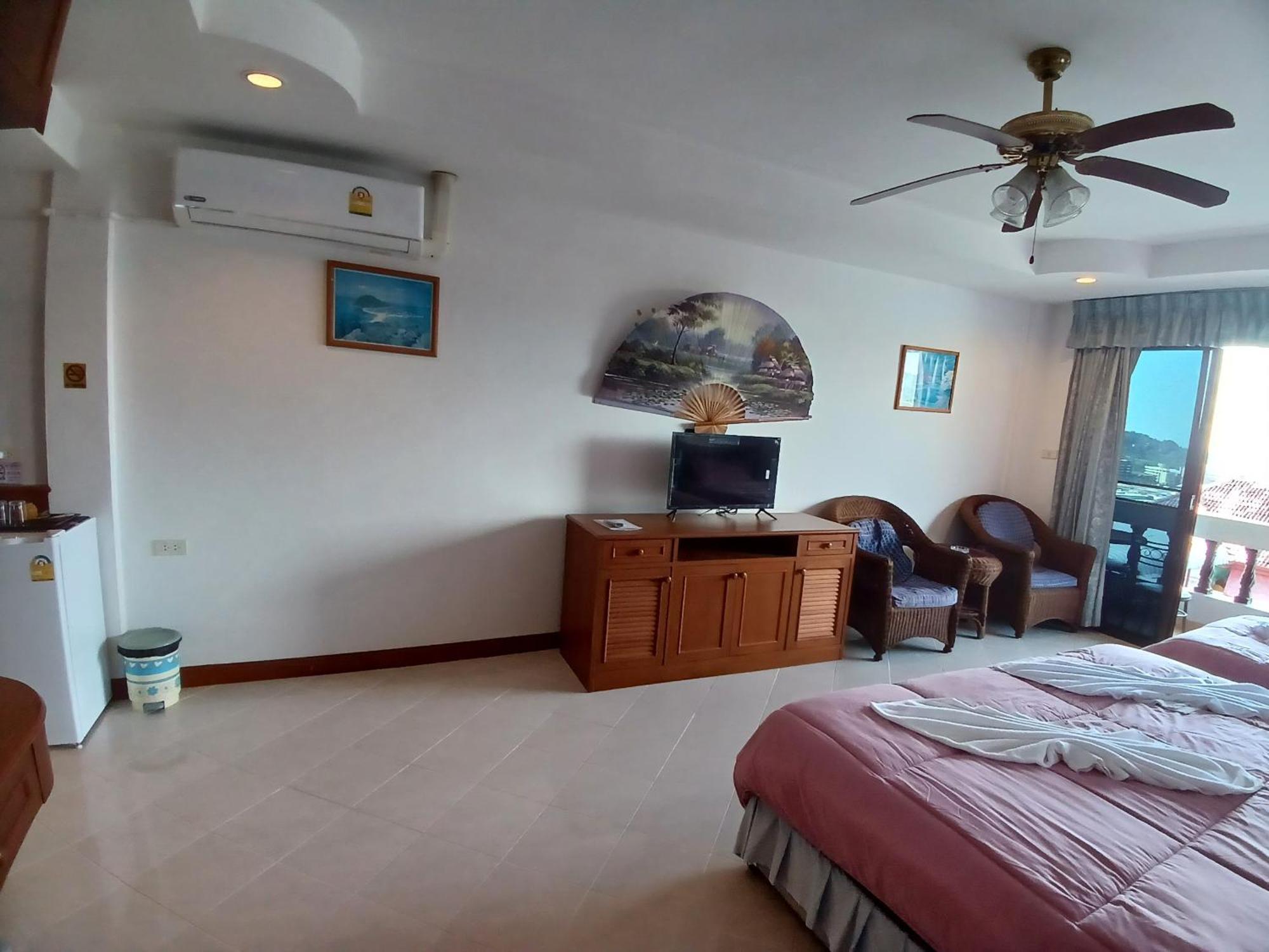 Aksarai Hotel Patong Extérieur photo