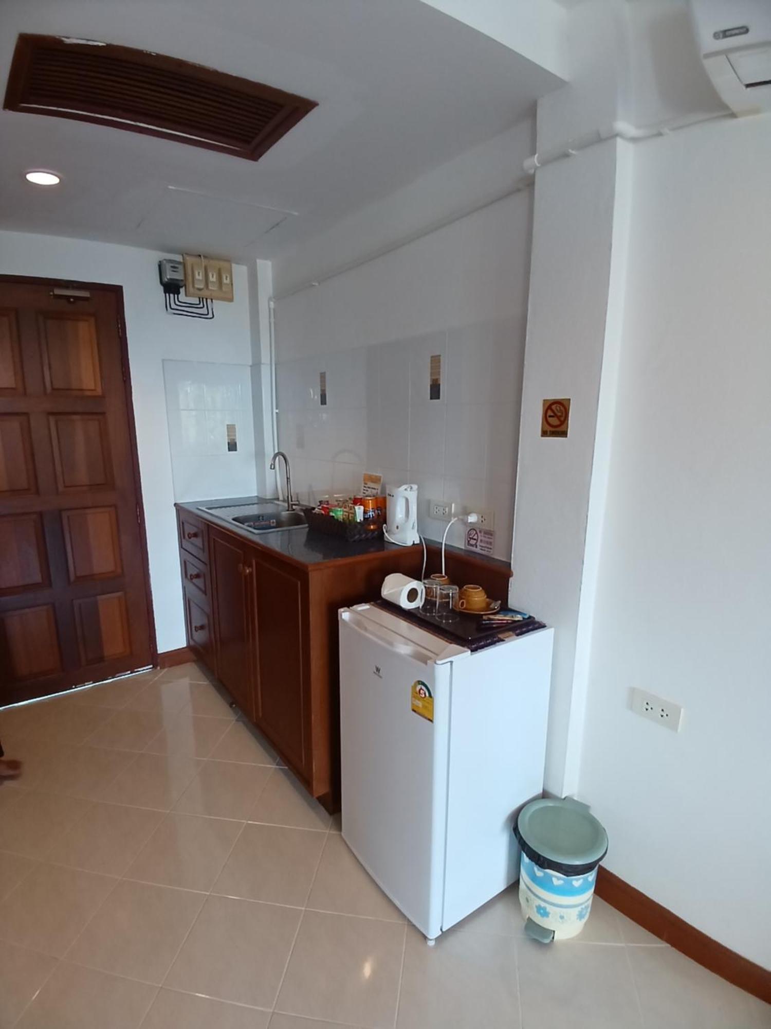 Aksarai Hotel Patong Extérieur photo
