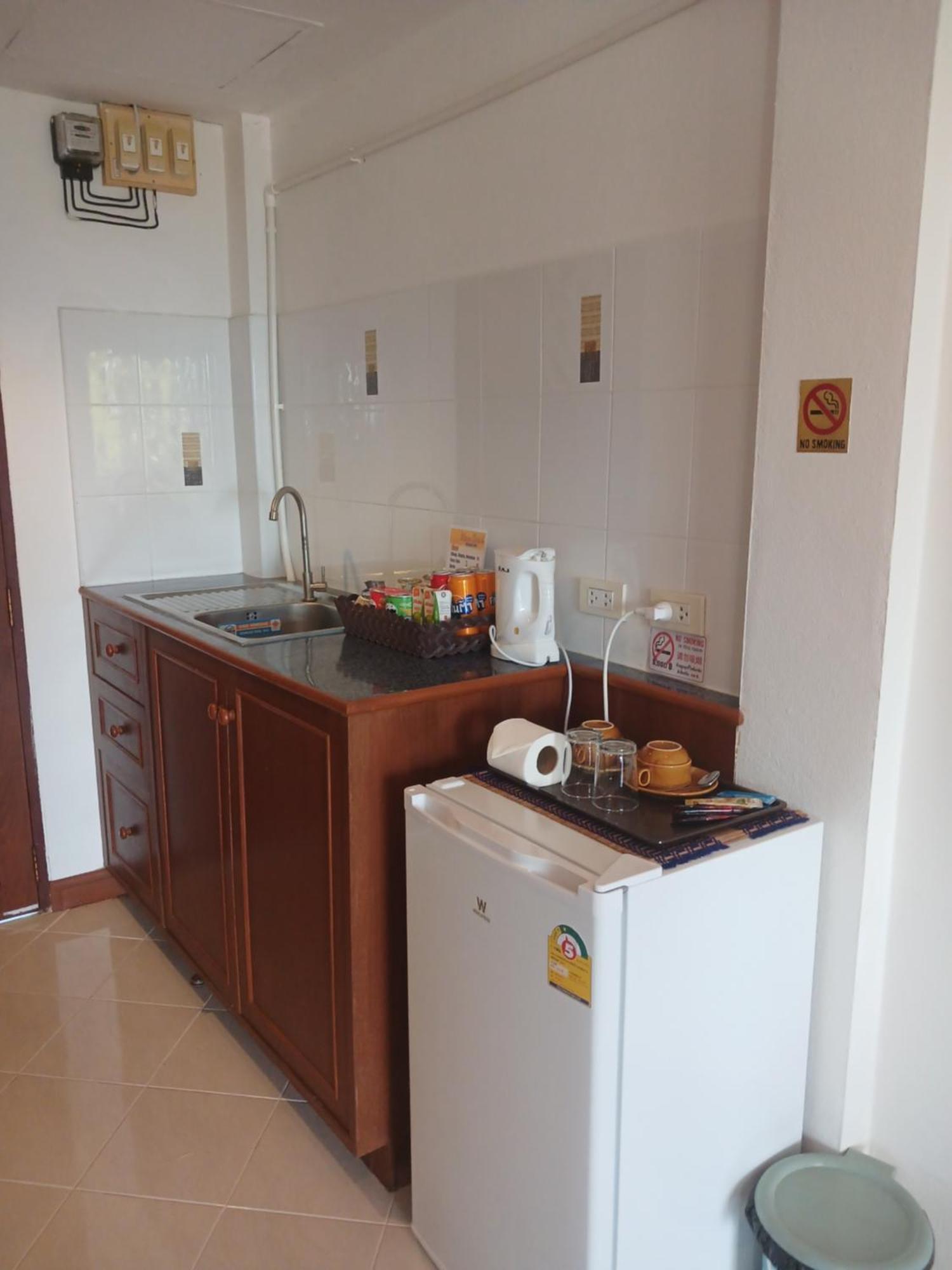 Aksarai Hotel Patong Extérieur photo